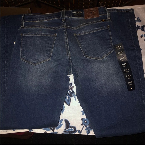 NWT Lucky Brand Brooke Straight Mid Rise Slim Fit Jeans Womens Size 0  25 R - Picture 3 of 13